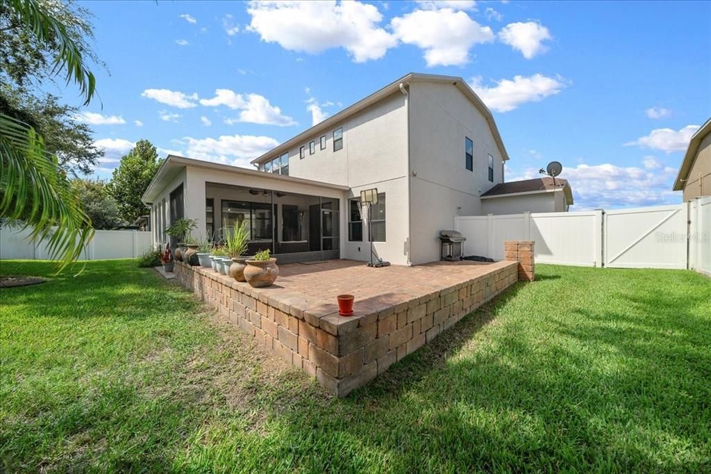 Activo con contrato: $599,990 (5 camas, 3 baños, 3190 Pies cuadrados)