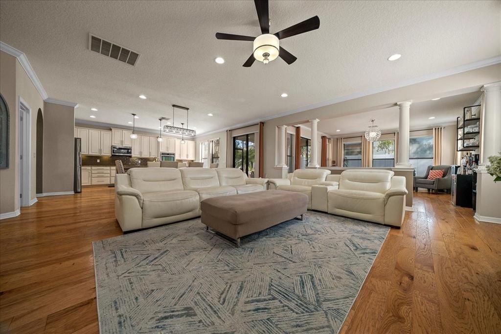 Activo con contrato: $599,990 (5 camas, 3 baños, 3190 Pies cuadrados)