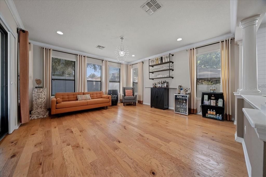 Activo con contrato: $599,990 (5 camas, 3 baños, 3190 Pies cuadrados)