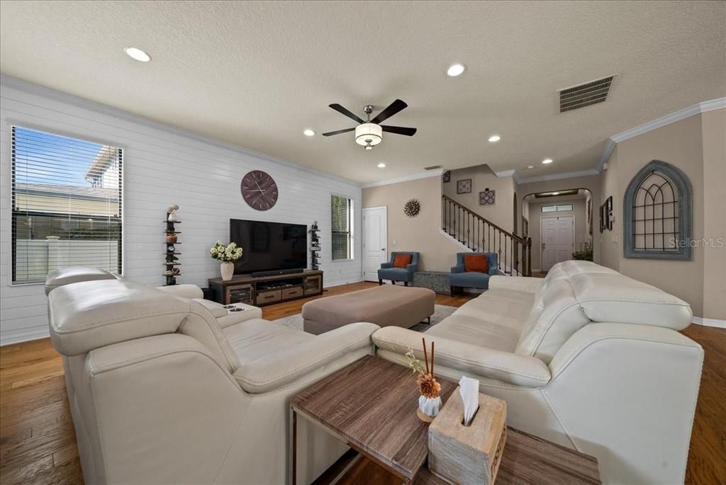 Activo con contrato: $599,990 (5 camas, 3 baños, 3190 Pies cuadrados)