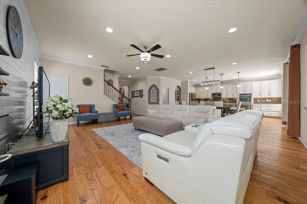 Activo con contrato: $599,990 (5 camas, 3 baños, 3190 Pies cuadrados)