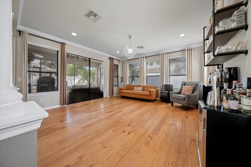 Activo con contrato: $599,990 (5 camas, 3 baños, 3190 Pies cuadrados)