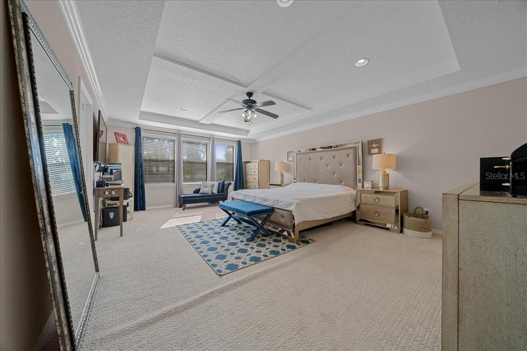 Activo con contrato: $599,990 (5 camas, 3 baños, 3190 Pies cuadrados)