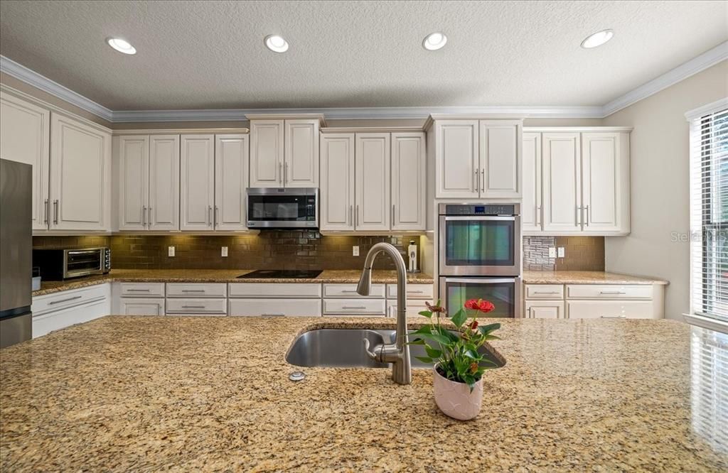 Activo con contrato: $599,990 (5 camas, 3 baños, 3190 Pies cuadrados)