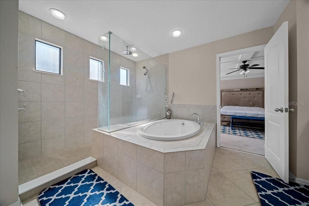 Activo con contrato: $599,990 (5 camas, 3 baños, 3190 Pies cuadrados)