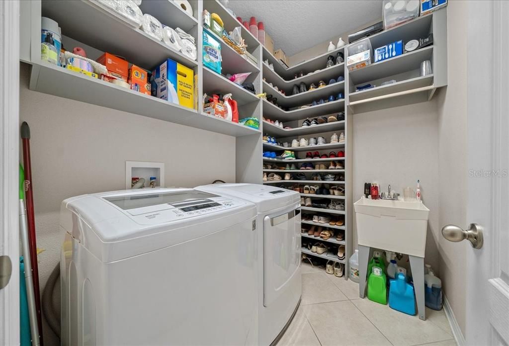 Activo con contrato: $599,990 (5 camas, 3 baños, 3190 Pies cuadrados)