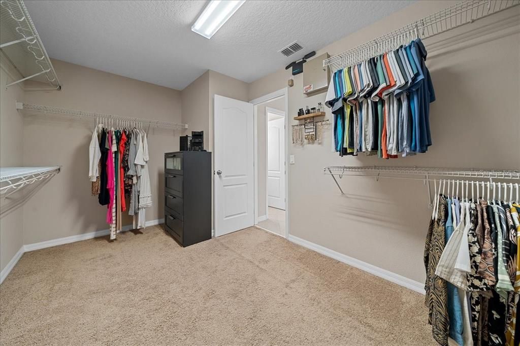 Activo con contrato: $599,990 (5 camas, 3 baños, 3190 Pies cuadrados)