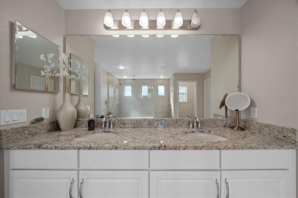 Activo con contrato: $599,990 (5 camas, 3 baños, 3190 Pies cuadrados)