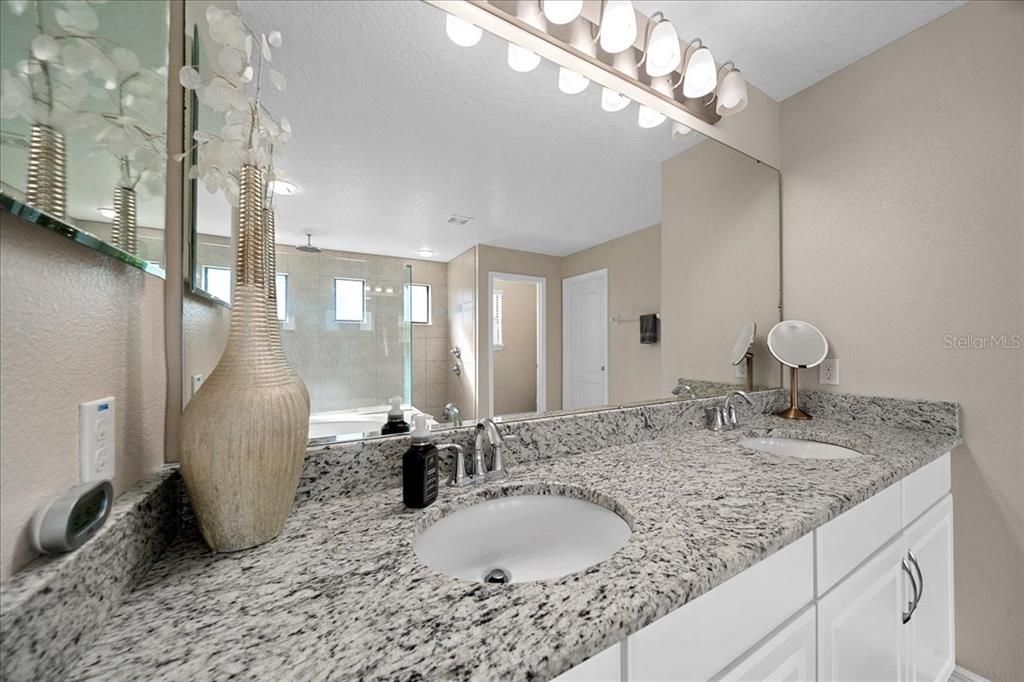 Activo con contrato: $599,990 (5 camas, 3 baños, 3190 Pies cuadrados)