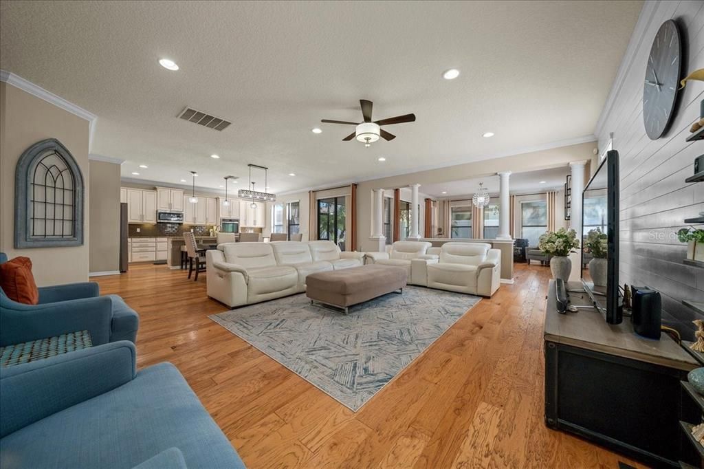 Activo con contrato: $599,990 (5 camas, 3 baños, 3190 Pies cuadrados)