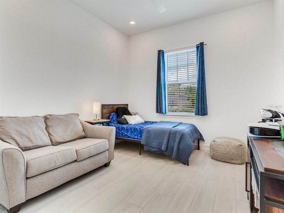 For Sale: $1,099,000 (5 beds, 4 baths, 3615 Square Feet)