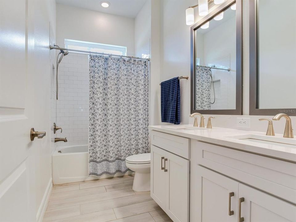 For Sale: $1,099,000 (5 beds, 4 baths, 3615 Square Feet)