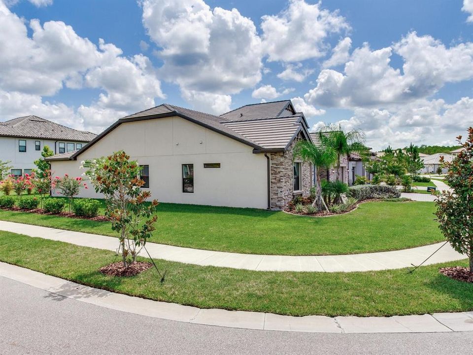 For Sale: $1,099,000 (5 beds, 4 baths, 3615 Square Feet)