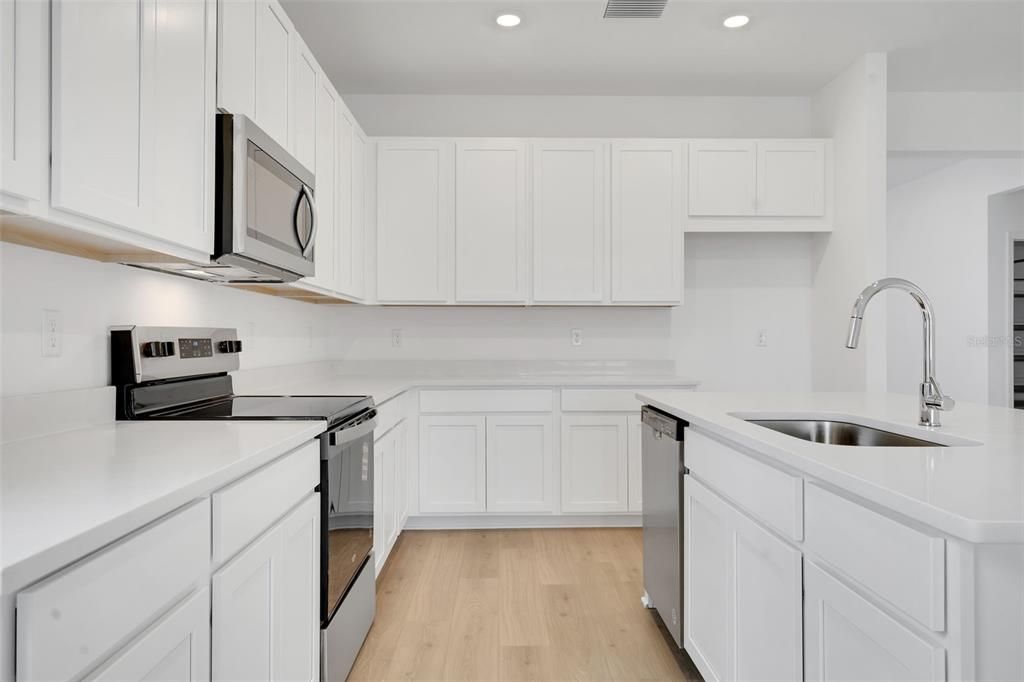 待售: $279,466 (4 贝兹, 2 浴室, 1598 平方英尺)