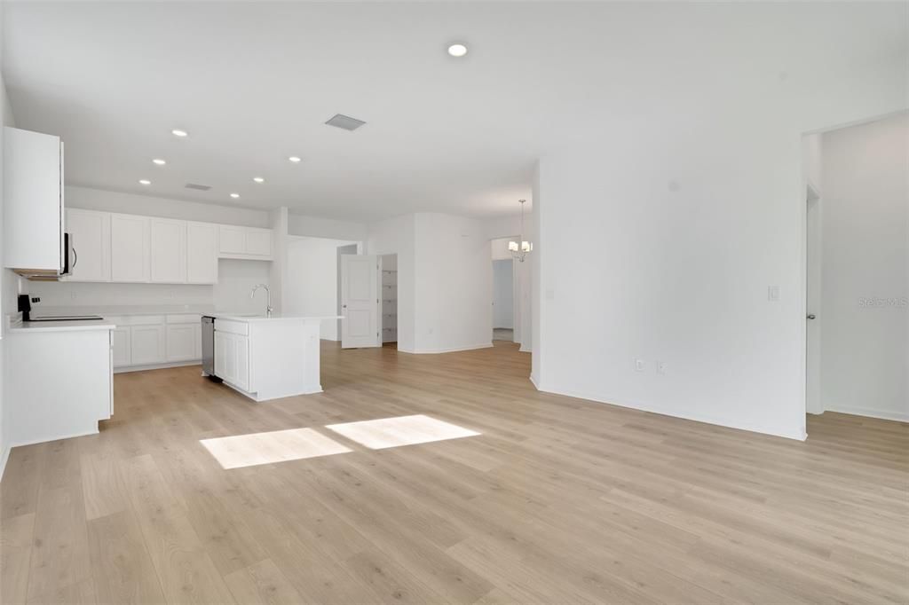 待售: $279,466 (4 贝兹, 2 浴室, 1598 平方英尺)