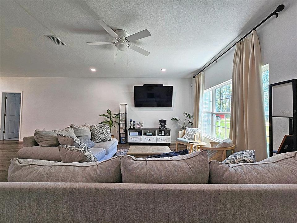 For Sale: $349,777 (3 beds, 2 baths, 1760 Square Feet)