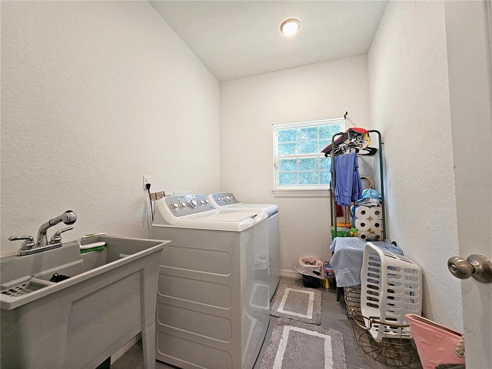 For Sale: $349,777 (3 beds, 2 baths, 1760 Square Feet)