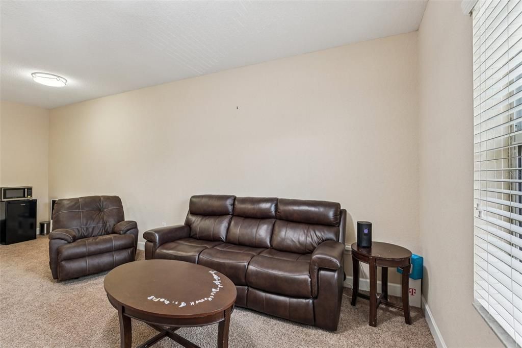 Activo con contrato: $243,000 (3 camas, 2 baños, 1733 Pies cuadrados)