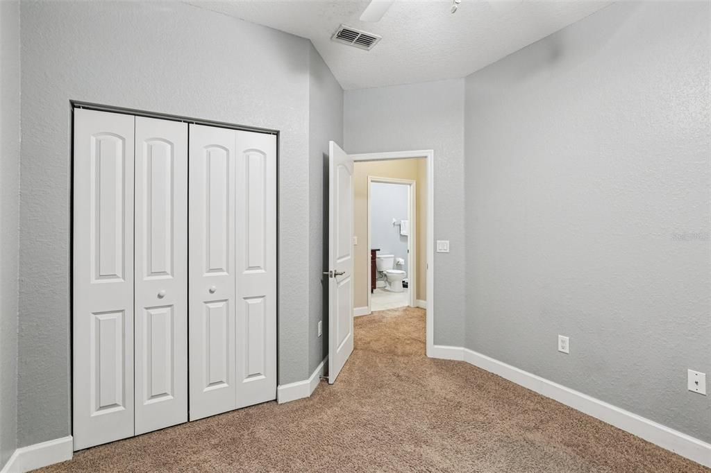 Activo con contrato: $243,000 (3 camas, 2 baños, 1733 Pies cuadrados)