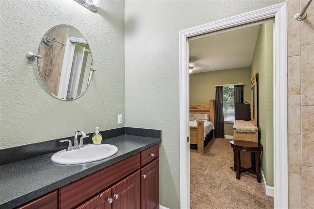 Activo con contrato: $243,000 (3 camas, 2 baños, 1733 Pies cuadrados)