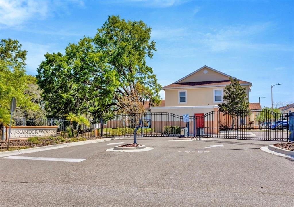 Activo con contrato: $243,000 (3 camas, 2 baños, 1733 Pies cuadrados)