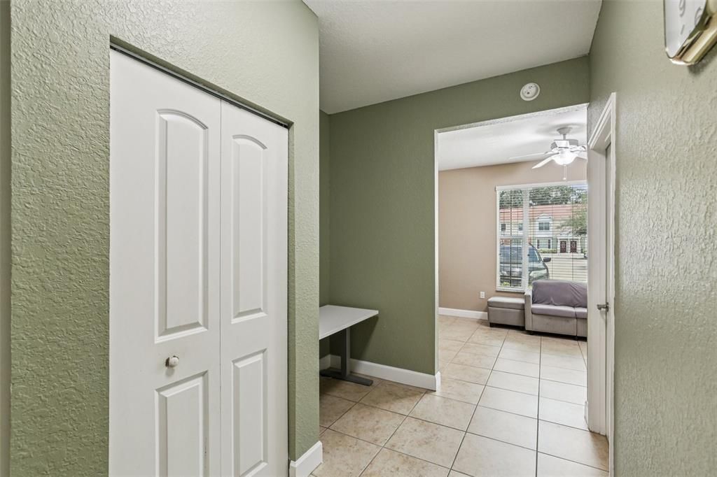 Activo con contrato: $243,000 (3 camas, 2 baños, 1733 Pies cuadrados)