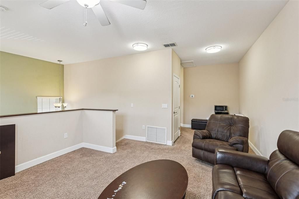 Activo con contrato: $243,000 (3 camas, 2 baños, 1733 Pies cuadrados)