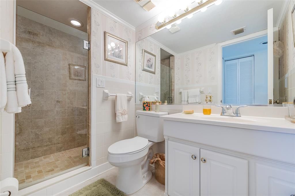 合同活跃: $449,000 (2 贝兹, 2 浴室, 1200 平方英尺)