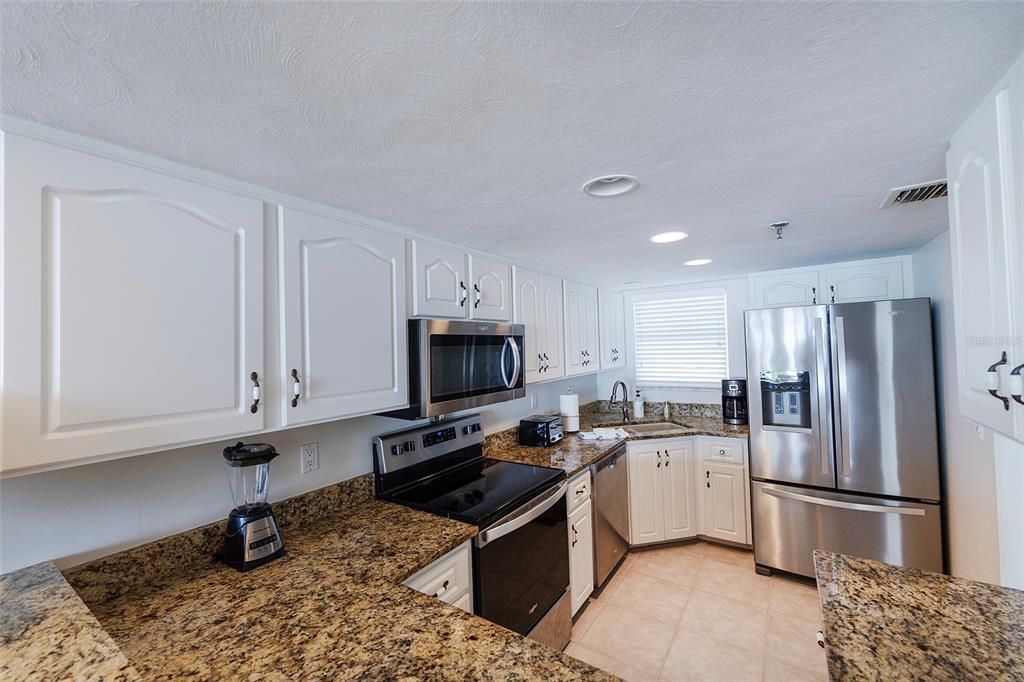 合同活跃: $449,000 (2 贝兹, 2 浴室, 1200 平方英尺)