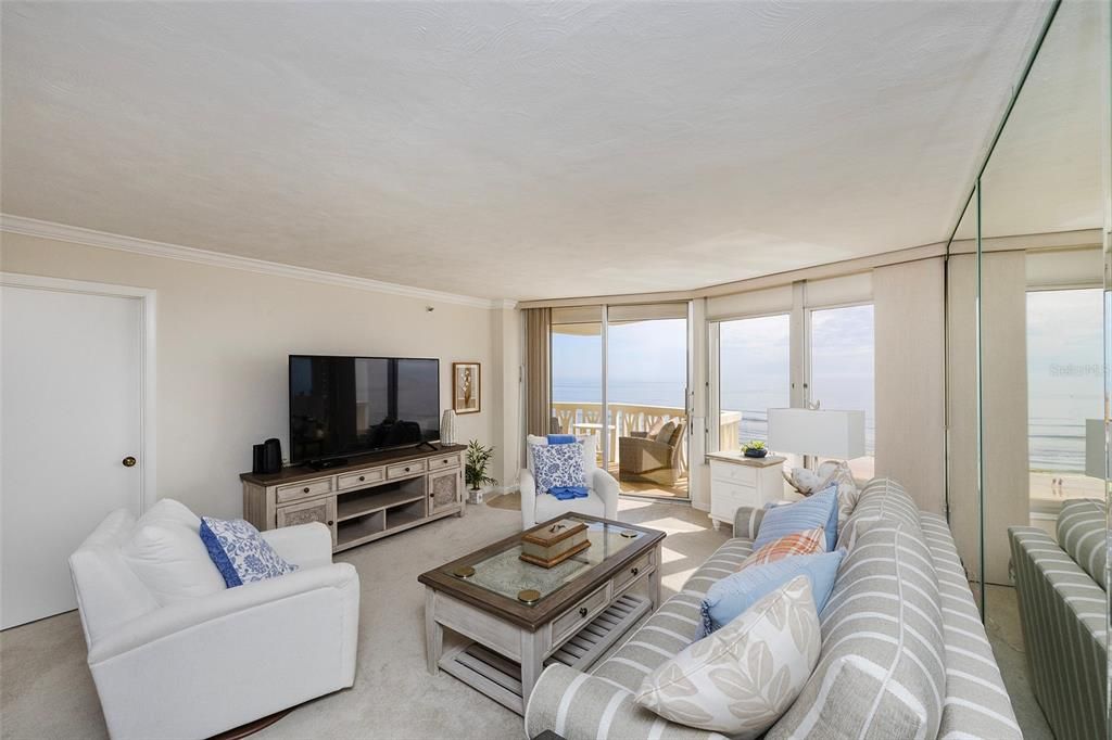 合同活跃: $449,000 (2 贝兹, 2 浴室, 1200 平方英尺)