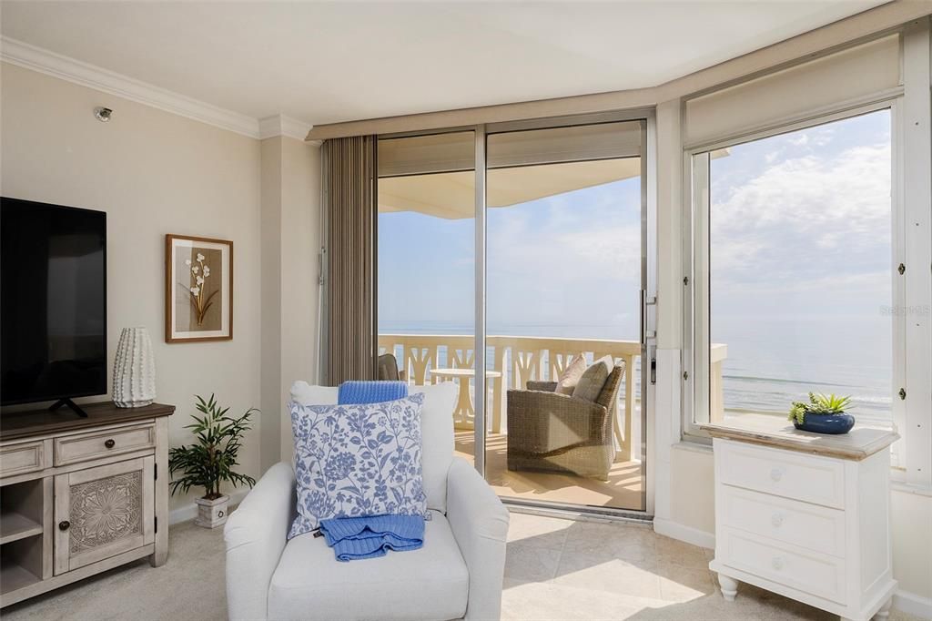 合同活跃: $449,000 (2 贝兹, 2 浴室, 1200 平方英尺)