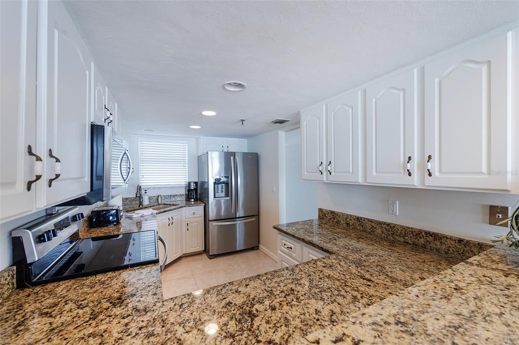 合同活跃: $449,000 (2 贝兹, 2 浴室, 1200 平方英尺)