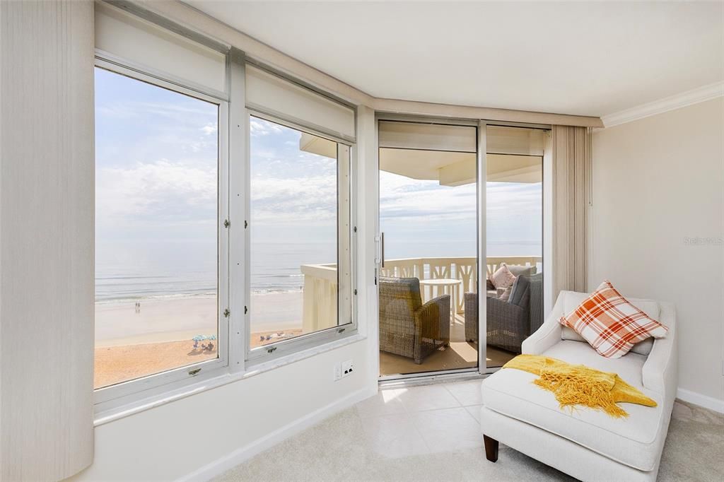 合同活跃: $449,000 (2 贝兹, 2 浴室, 1200 平方英尺)