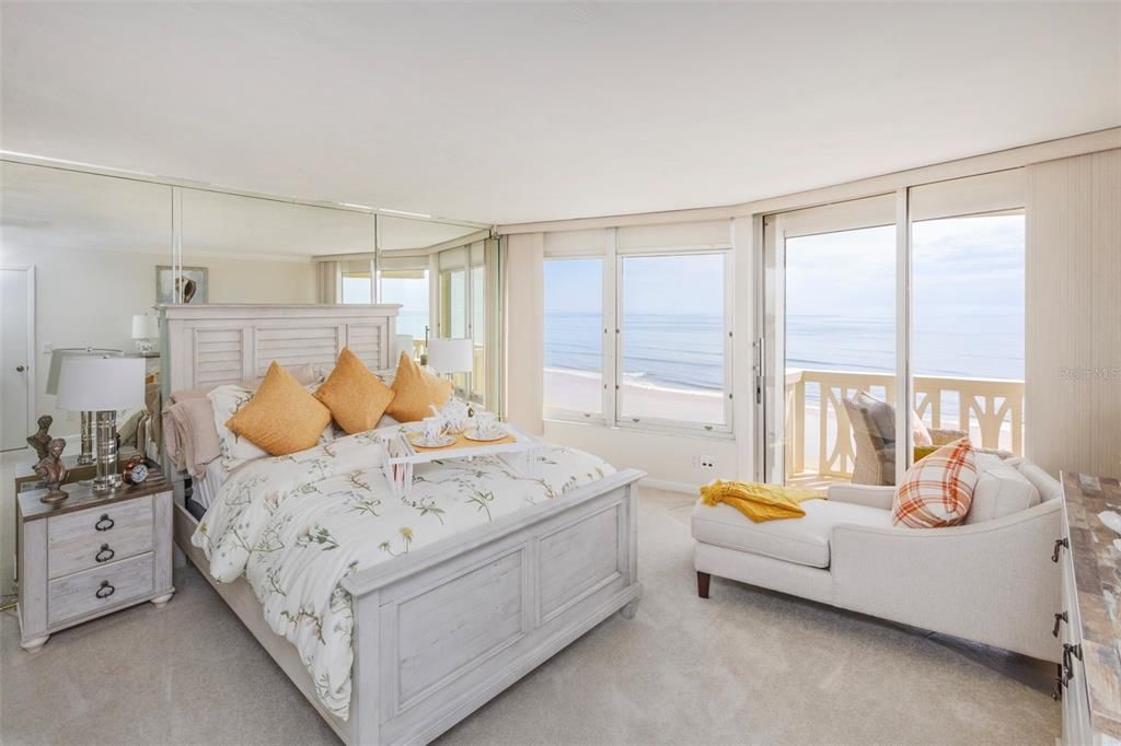 合同活跃: $449,000 (2 贝兹, 2 浴室, 1200 平方英尺)