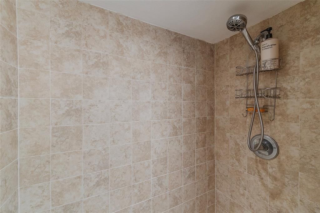 合同活跃: $449,000 (2 贝兹, 2 浴室, 1200 平方英尺)