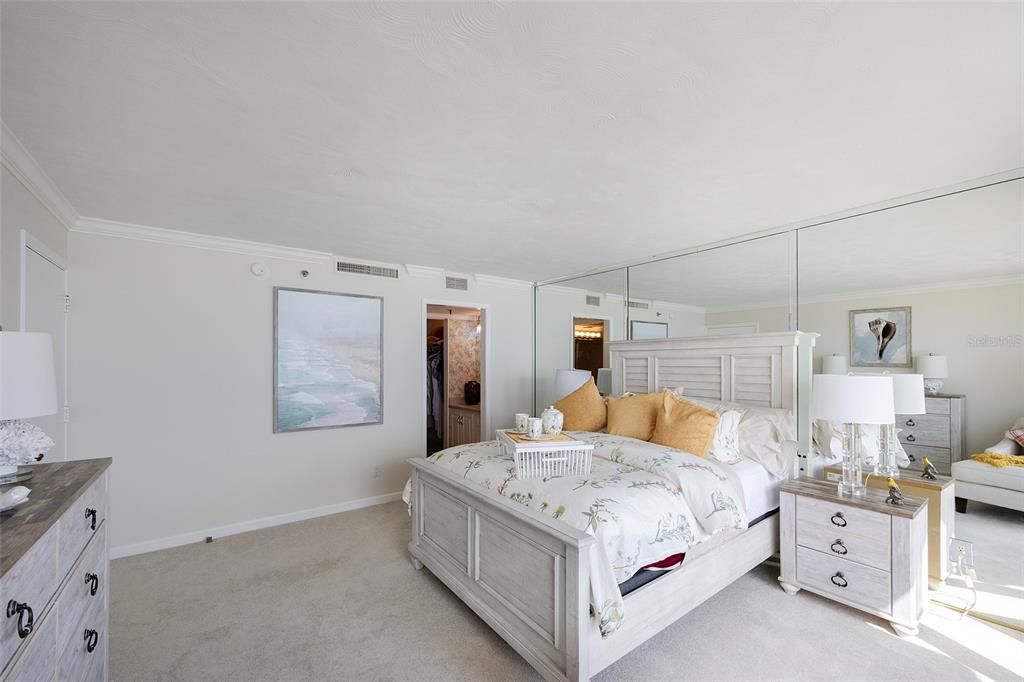 合同活跃: $449,000 (2 贝兹, 2 浴室, 1200 平方英尺)