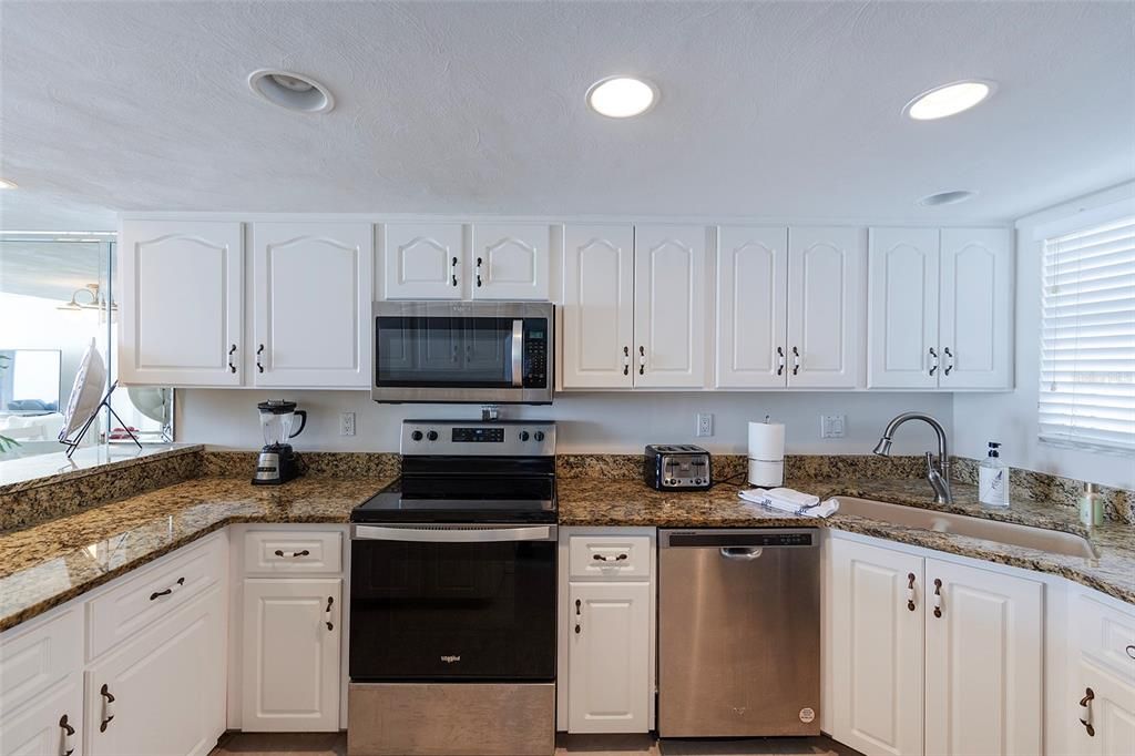 合同活跃: $449,000 (2 贝兹, 2 浴室, 1200 平方英尺)