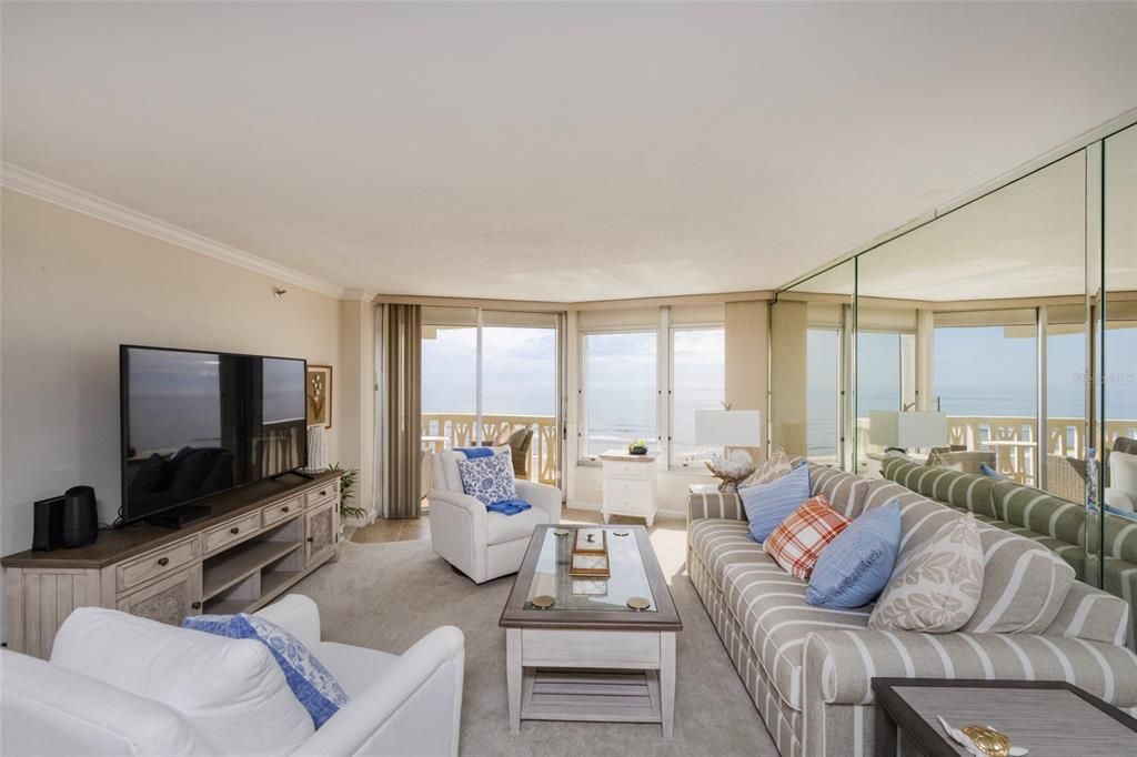 合同活跃: $449,000 (2 贝兹, 2 浴室, 1200 平方英尺)