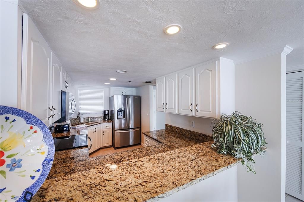 合同活跃: $449,000 (2 贝兹, 2 浴室, 1200 平方英尺)