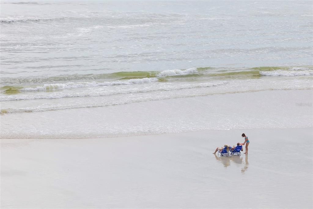 合同活跃: $449,000 (2 贝兹, 2 浴室, 1200 平方英尺)