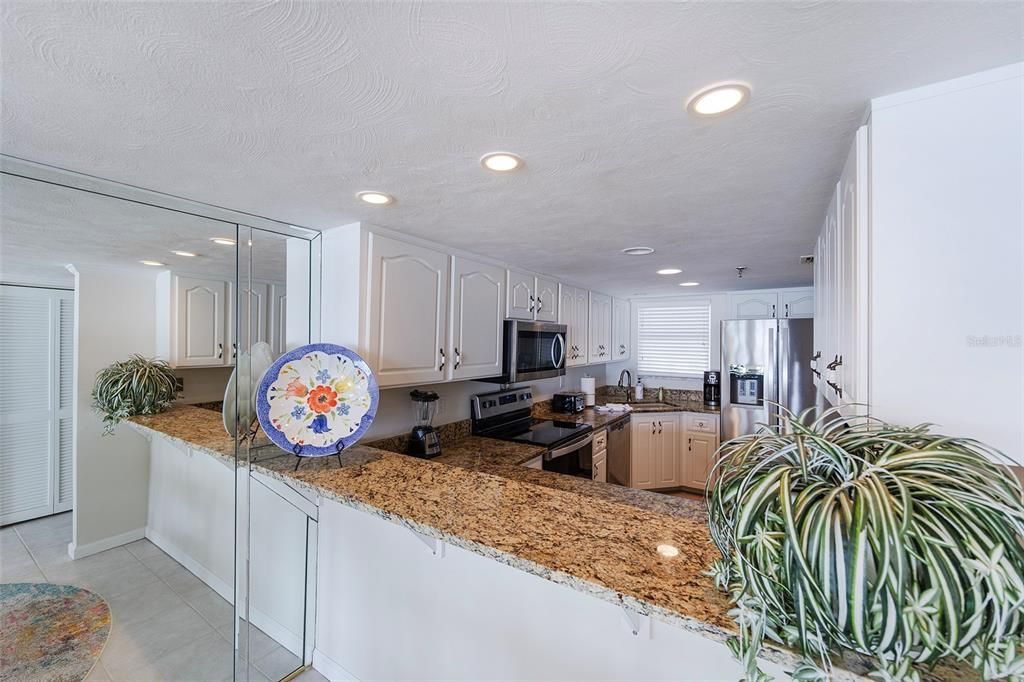 合同活跃: $449,000 (2 贝兹, 2 浴室, 1200 平方英尺)