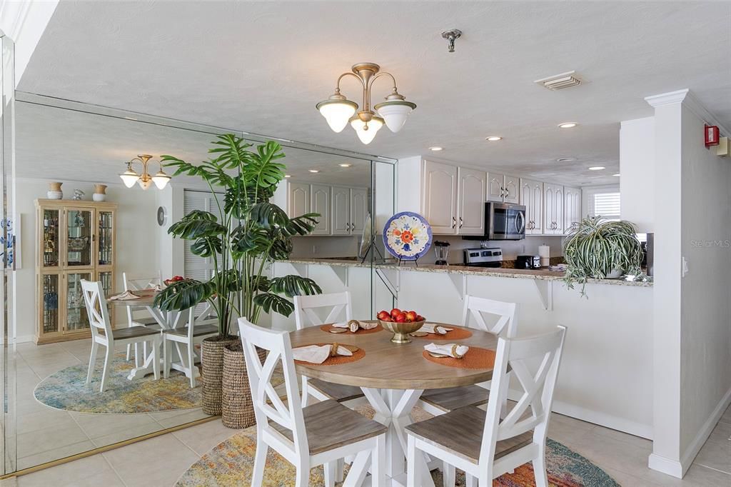 合同活跃: $449,000 (2 贝兹, 2 浴室, 1200 平方英尺)