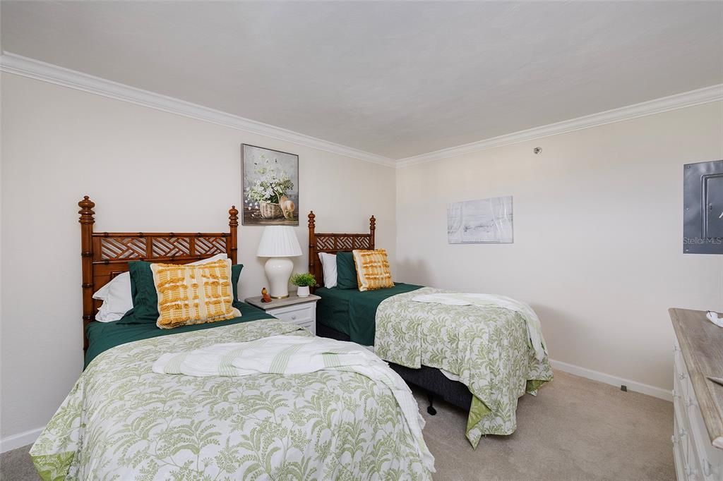 合同活跃: $449,000 (2 贝兹, 2 浴室, 1200 平方英尺)