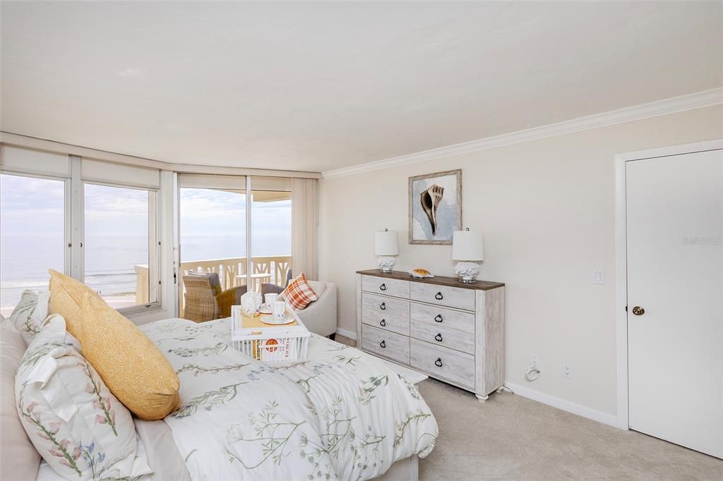 合同活跃: $449,000 (2 贝兹, 2 浴室, 1200 平方英尺)