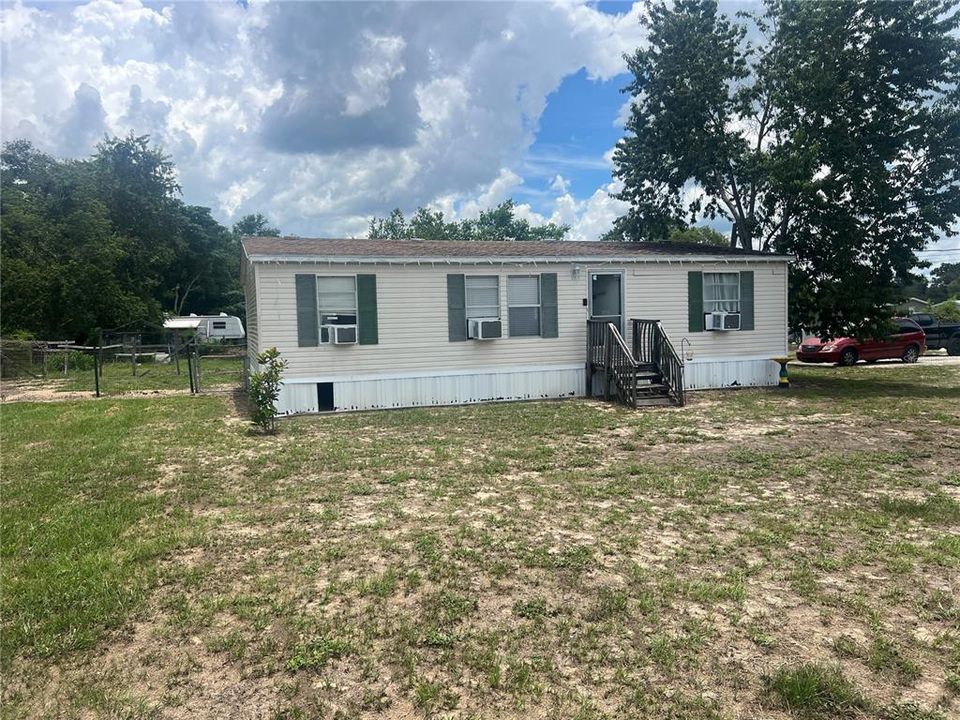 Active With Contract: $139,900 (3 beds, 2 baths, 1080 Square Feet)