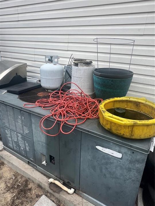 Active With Contract: $139,900 (3 beds, 2 baths, 1080 Square Feet)