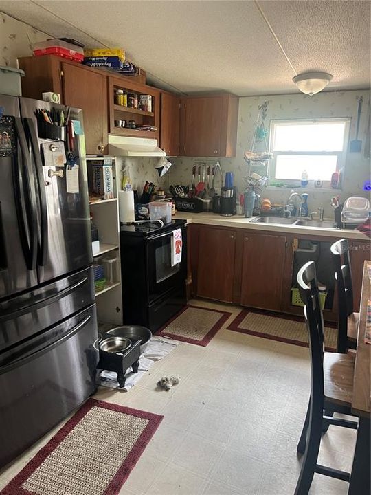 Active With Contract: $139,900 (3 beds, 2 baths, 1080 Square Feet)