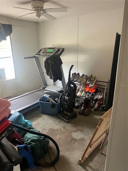 Active With Contract: $139,900 (3 beds, 2 baths, 1080 Square Feet)