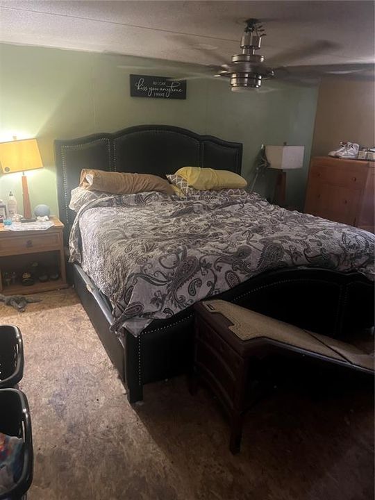 Active With Contract: $139,900 (3 beds, 2 baths, 1080 Square Feet)