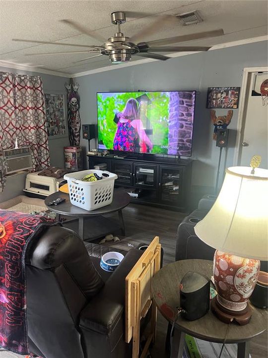 Active With Contract: $139,900 (3 beds, 2 baths, 1080 Square Feet)